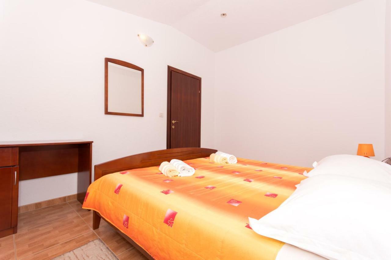 Apartments Fumija Трогір Екстер'єр фото