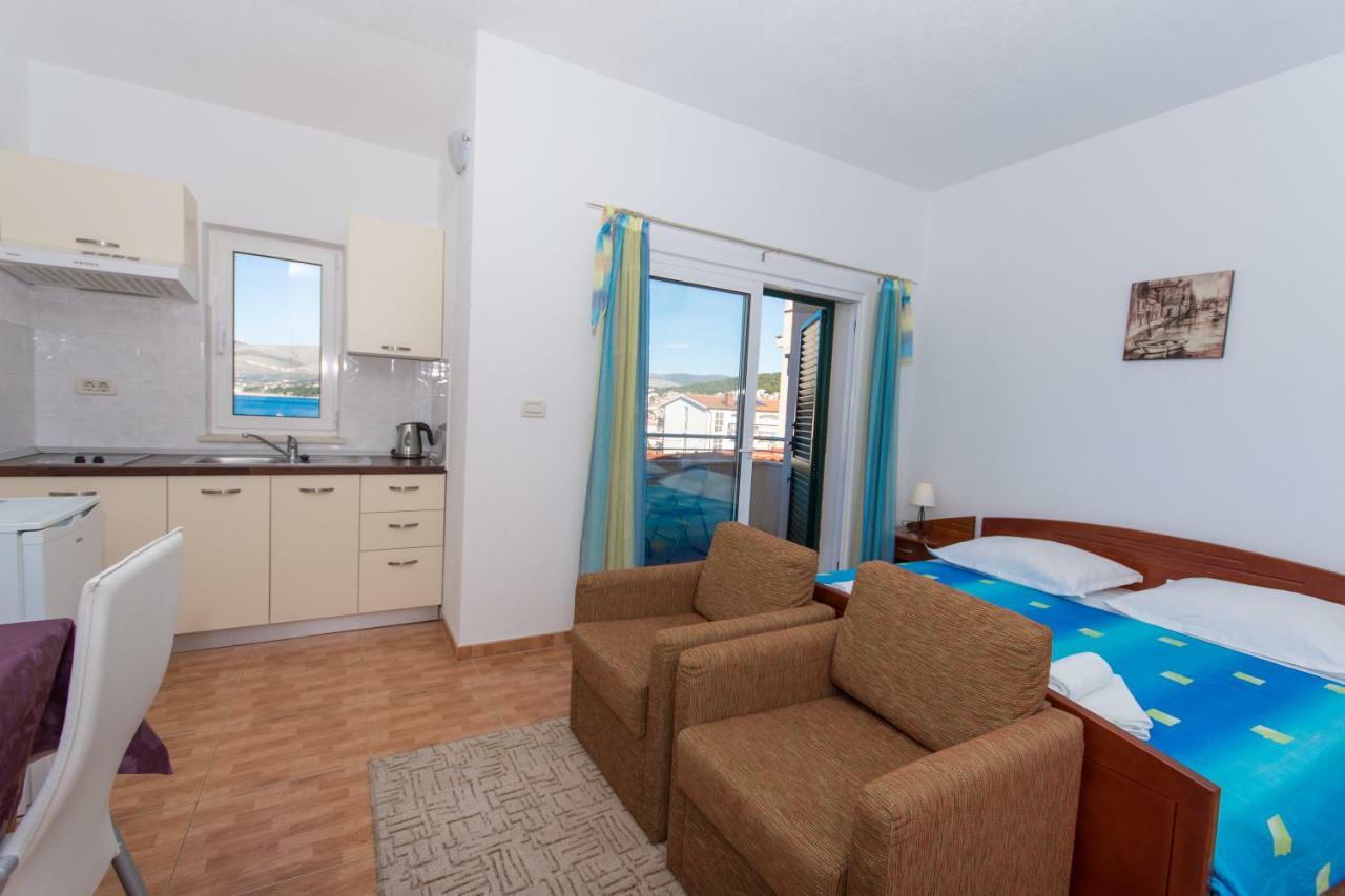 Apartments Fumija Трогір Екстер'єр фото
