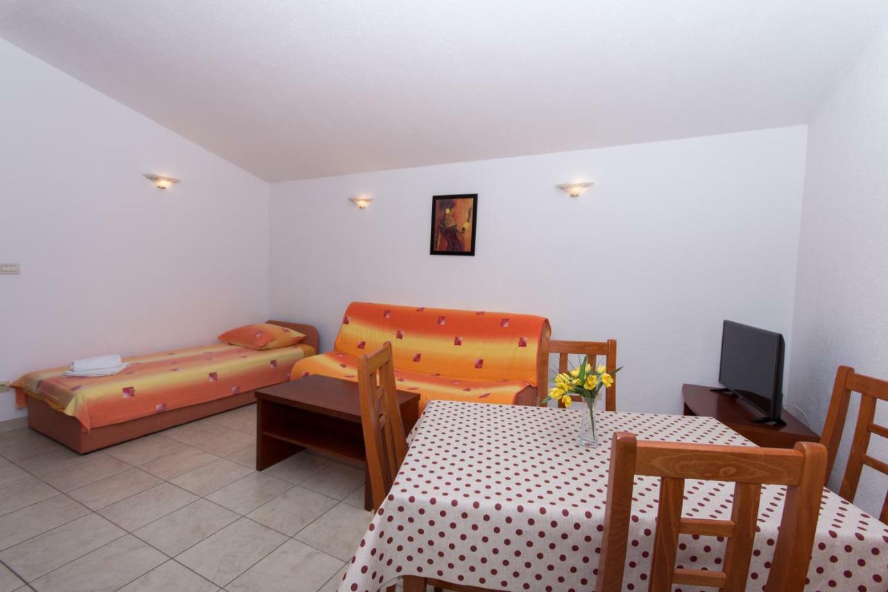 Apartments Fumija Трогір Екстер'єр фото