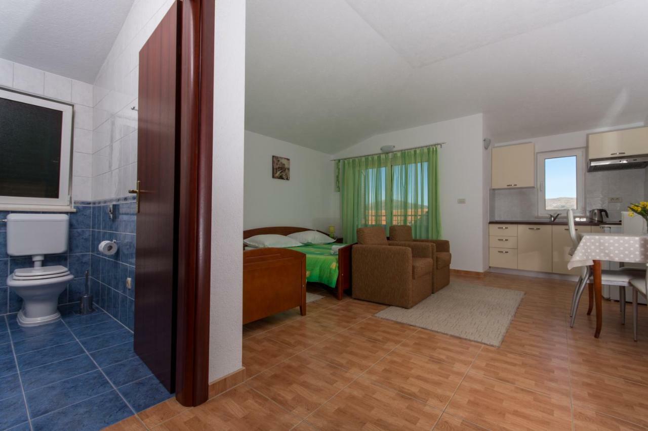 Apartments Fumija Трогір Екстер'єр фото