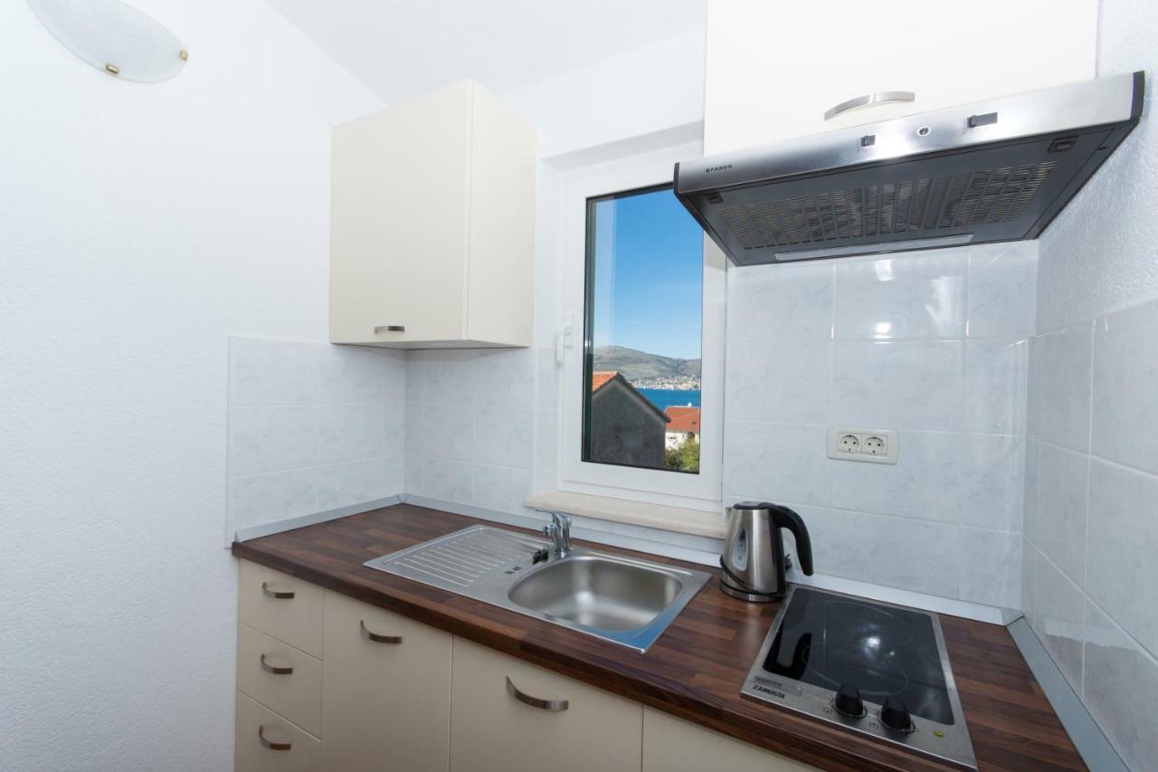 Apartments Fumija Трогір Екстер'єр фото
