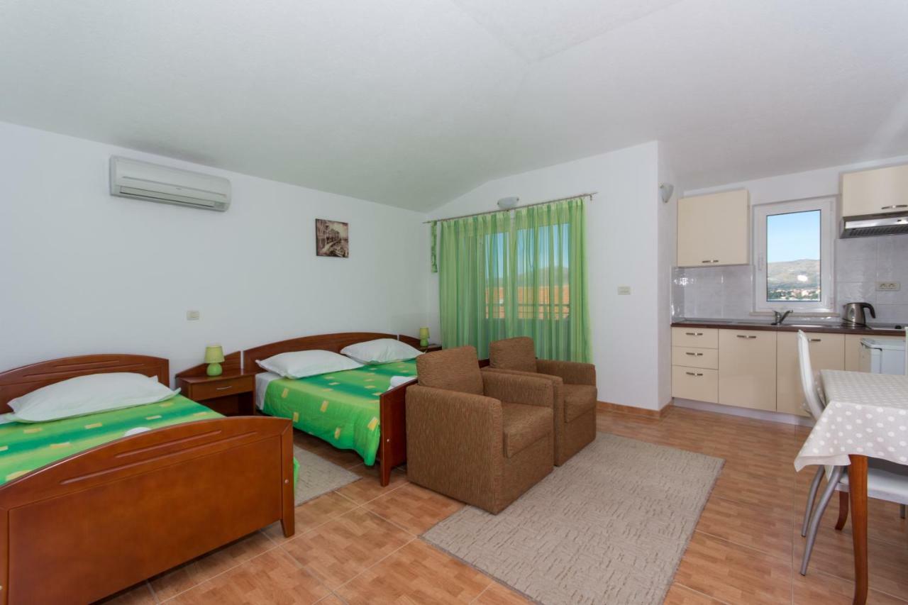 Apartments Fumija Трогір Екстер'єр фото