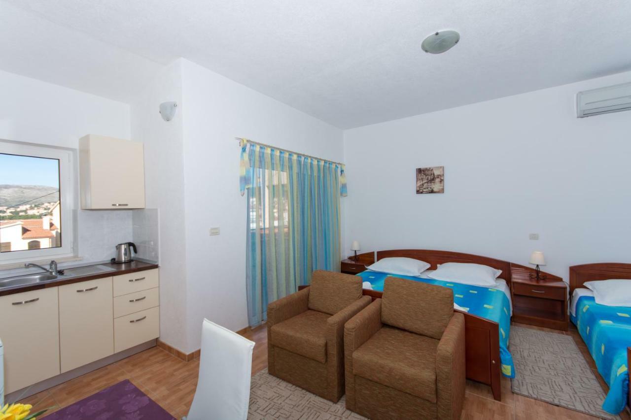 Apartments Fumija Трогір Екстер'єр фото